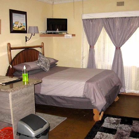 The Shoe Guest House Draasloot Bagian luar foto